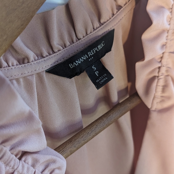 Rose Sleeveless Blouse with Ruffle Collar - Picture 3 of 4